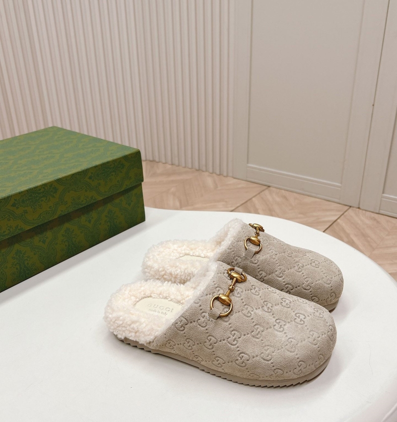 G*u*i slippers